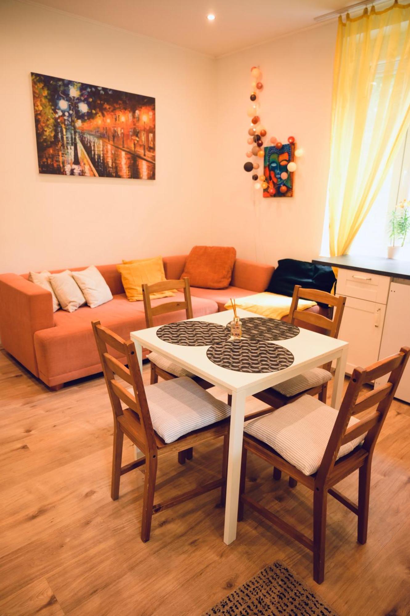 Cozy Hillside Home In Budapest With Patio Екстериор снимка